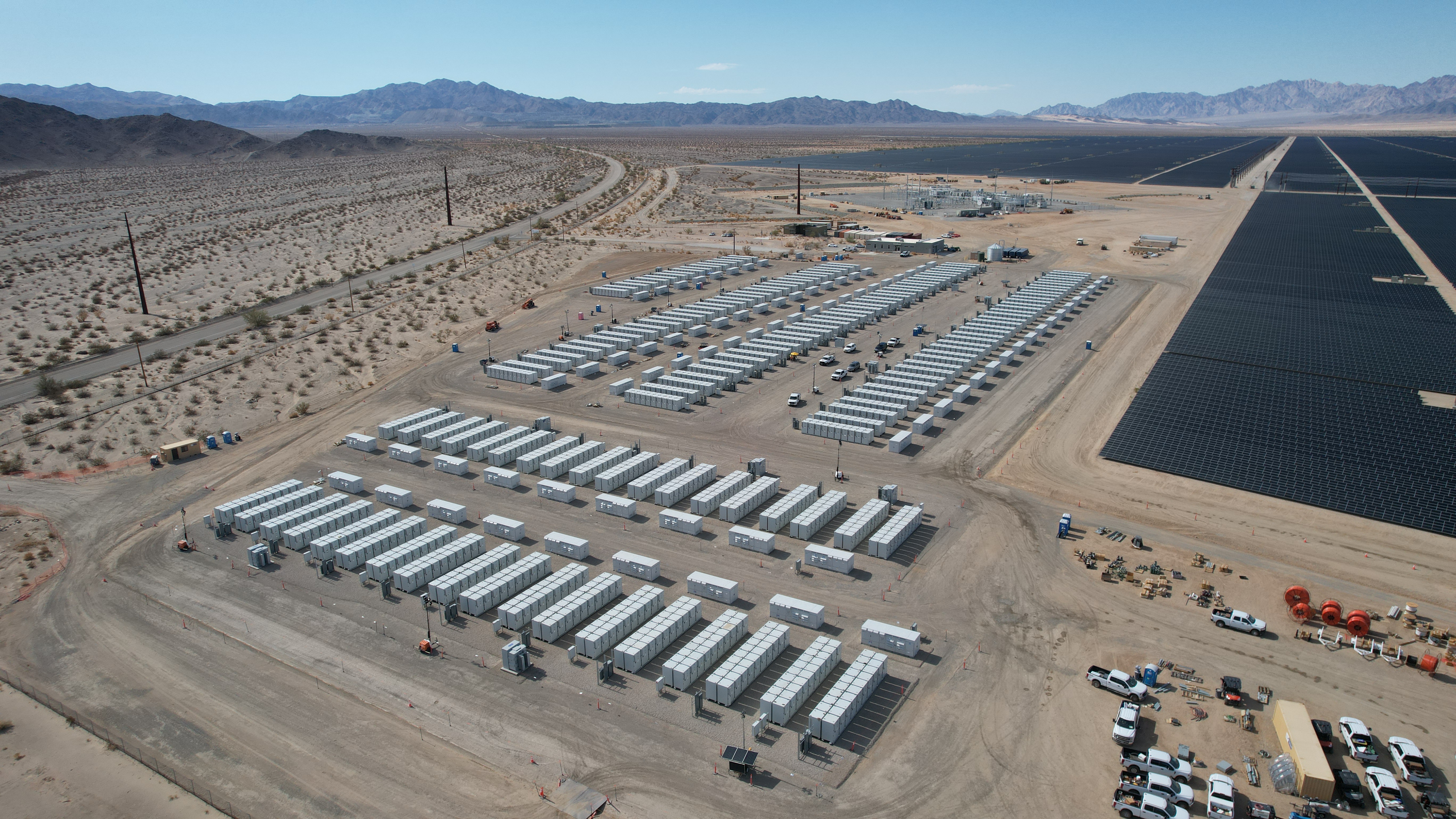 Banco de energía industrial con módulos de almacenamiento a gran escala